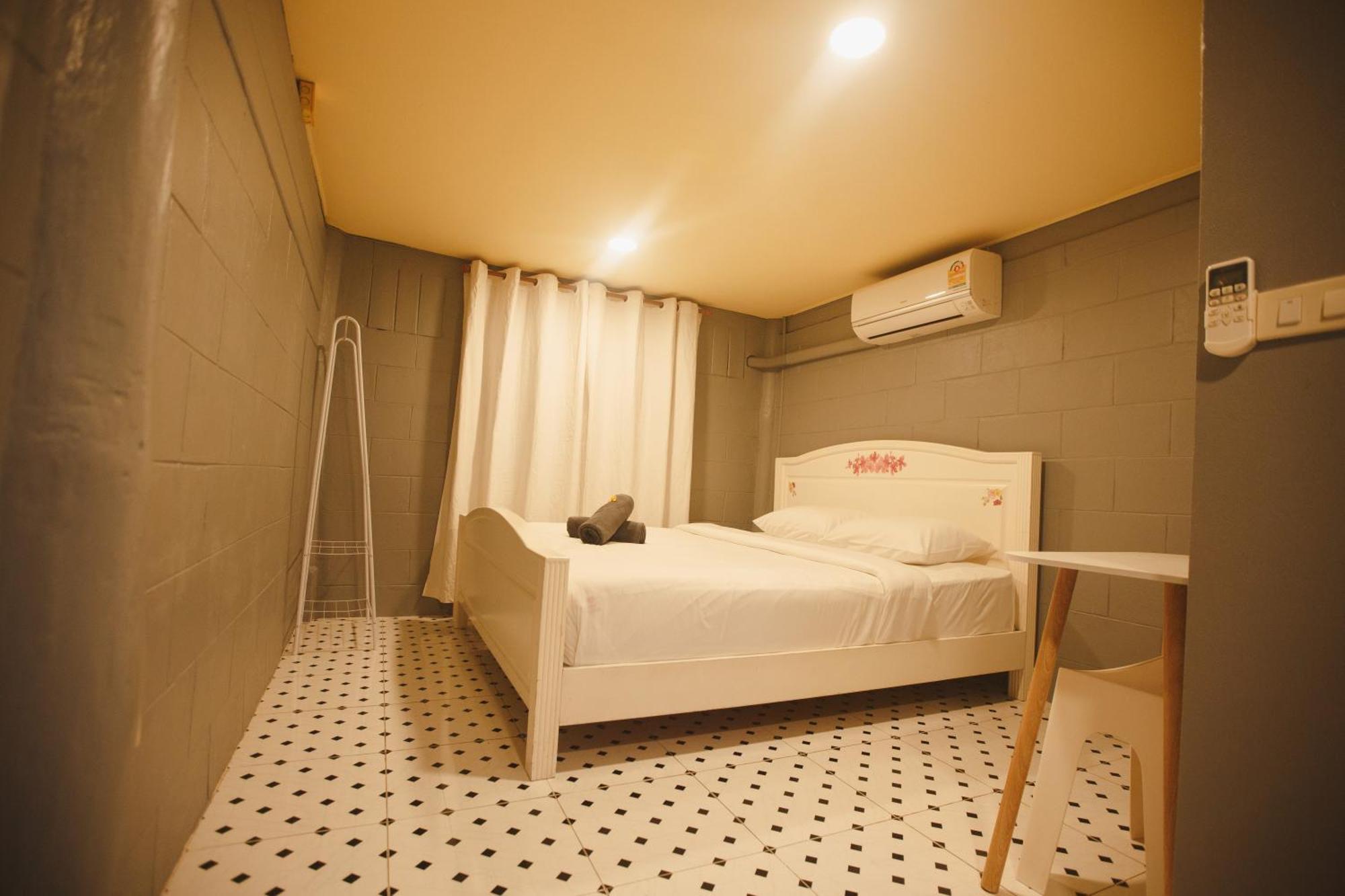 Agga Cnx Hostel Τσιάνγκ Μάι Εξωτερικό φωτογραφία